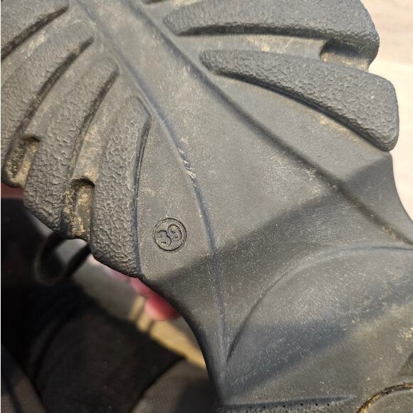 Buffalo London Gilian Black Leather Side Zip Chunky Ankle Boot sz 39 Bootie - Picture 2 of 10